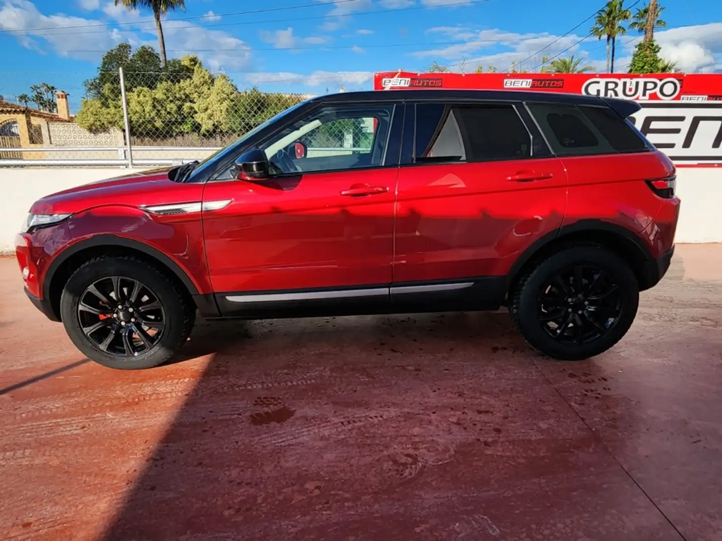 Land Rover Range Rover Evoque 2.2L TD4 Prestige 4x4 Aut. Rojo - 2