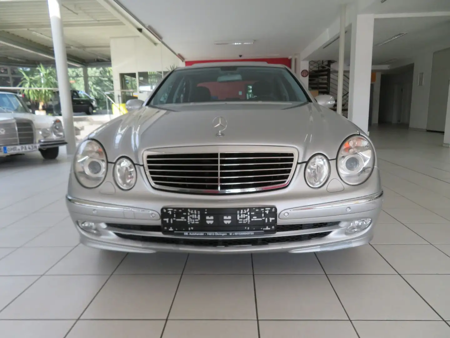 Mercedes-Benz E 220 Lim. Navi Leder Xenon PDC SHZ Autom. Silber - 2