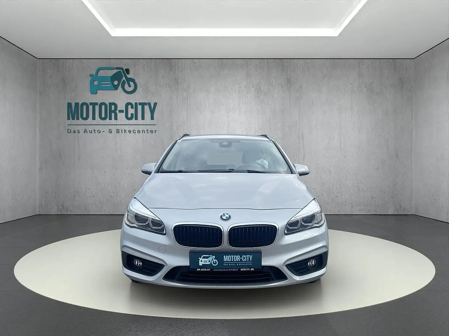 BMW 220 d xDrive Active Tourer Advantage Aut. Silber - 2