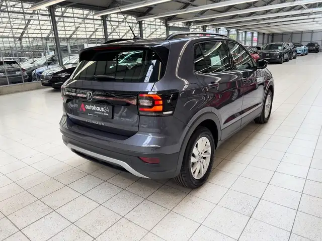 Volkswagen T-Cross view 5