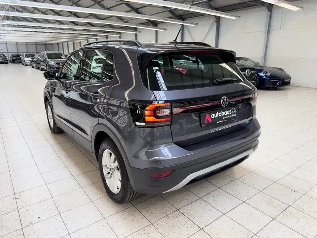 Volkswagen T-Cross view 4