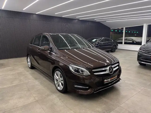 Mercedes-Benz B 220 d 4Matic*Panorama*Kamera*Distronic*Totwink*