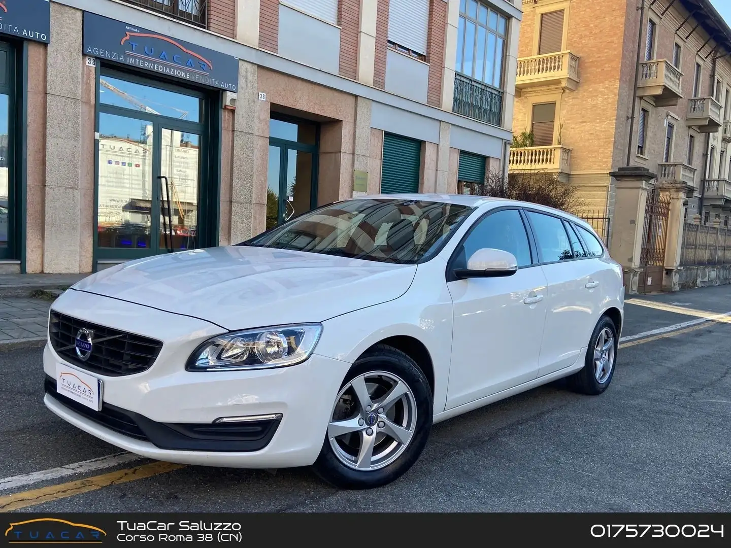 Volvo V60 Volvo V60 2.0 D2 Business Blanc - 1