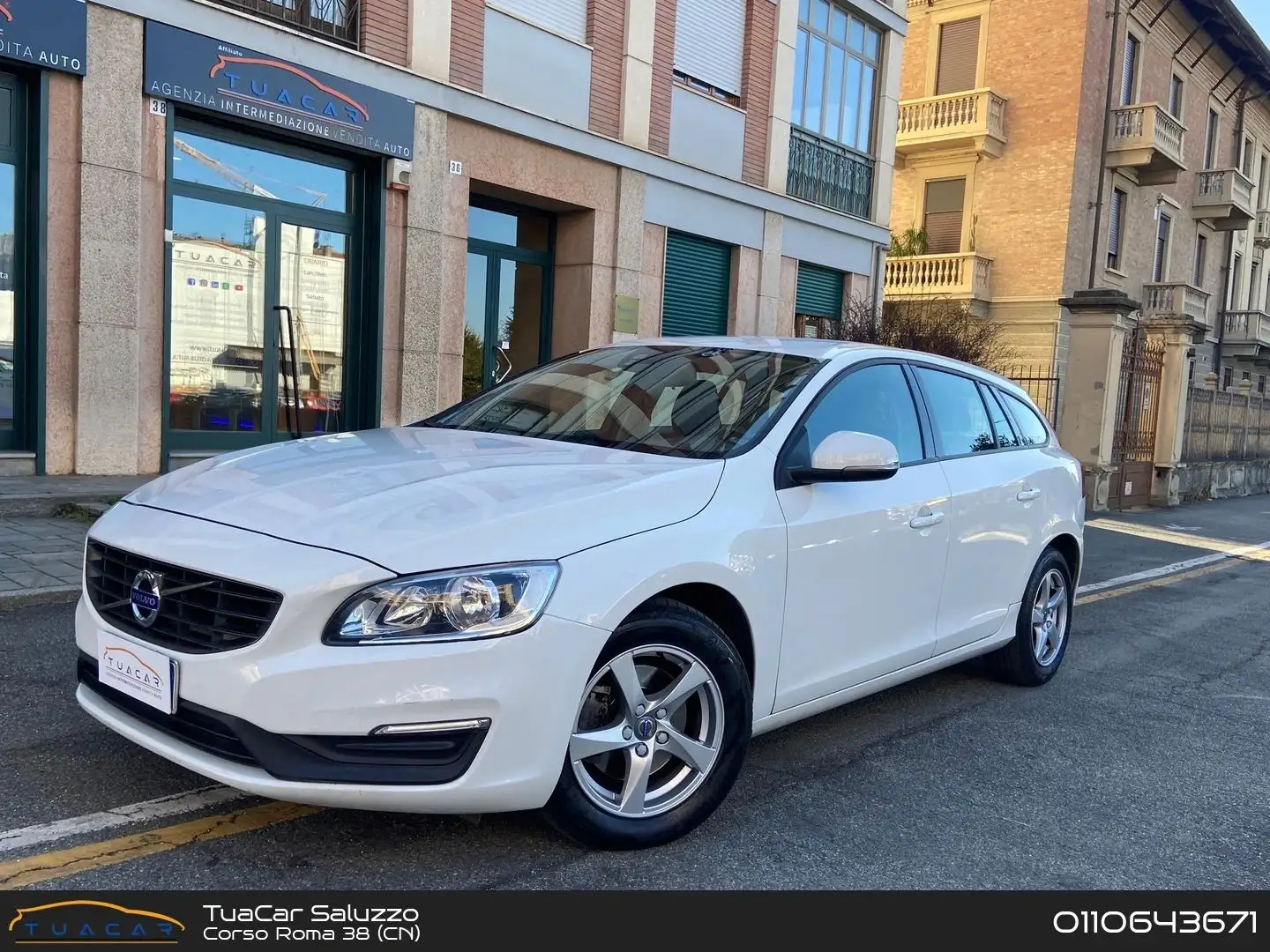 Volvo V60 Business 2.0 D2 Wit - 1