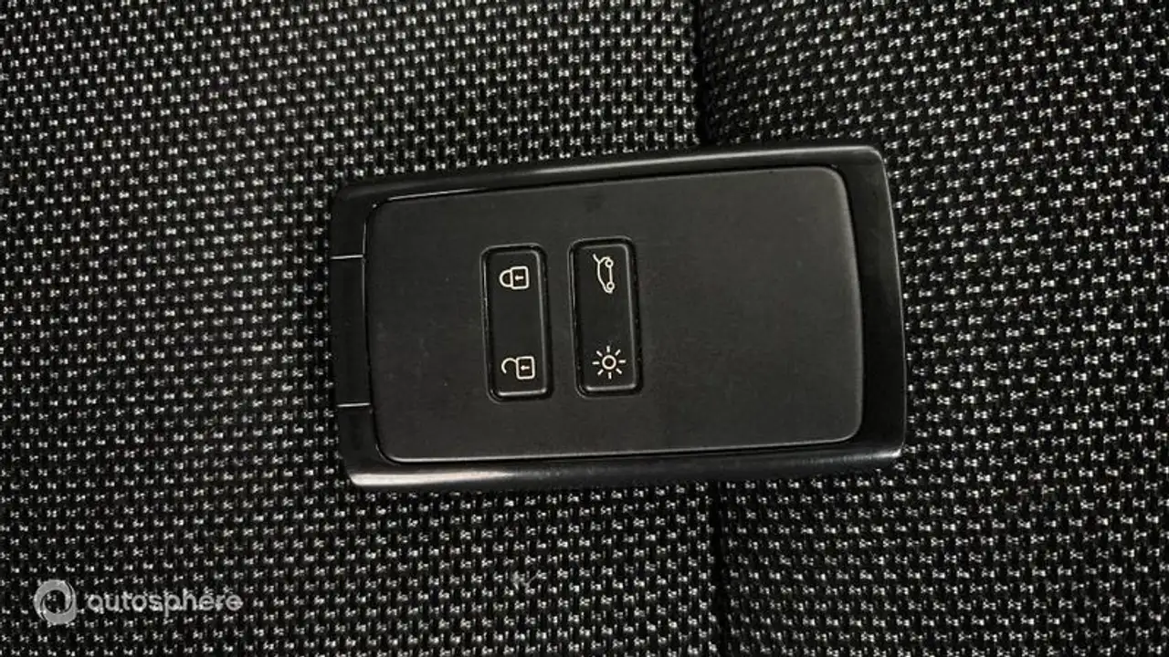 Renault Captur — photo 16