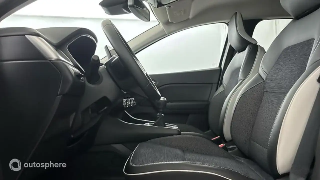 Renault Captur — photo 12