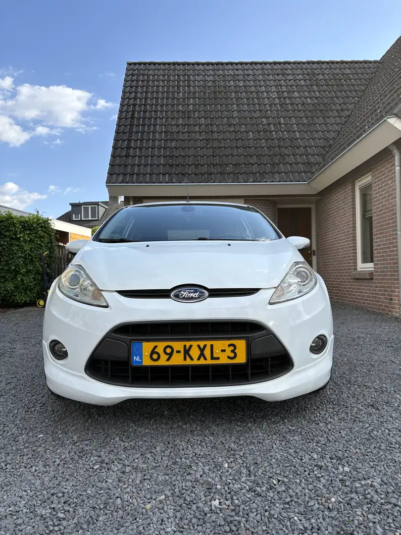 Ford Fiesta 1.6 Sport 120pk dealer OH airco bluetooth cruise Wit - 2