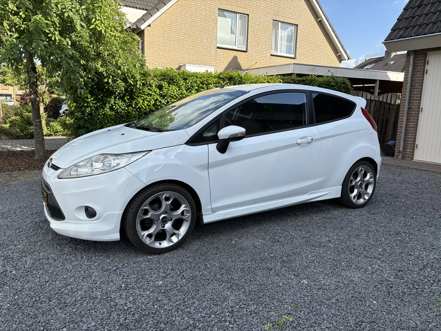 Ford Fiesta 1.6 Sport 120pk dealer OH airco bluetooth cruise Wit - 1