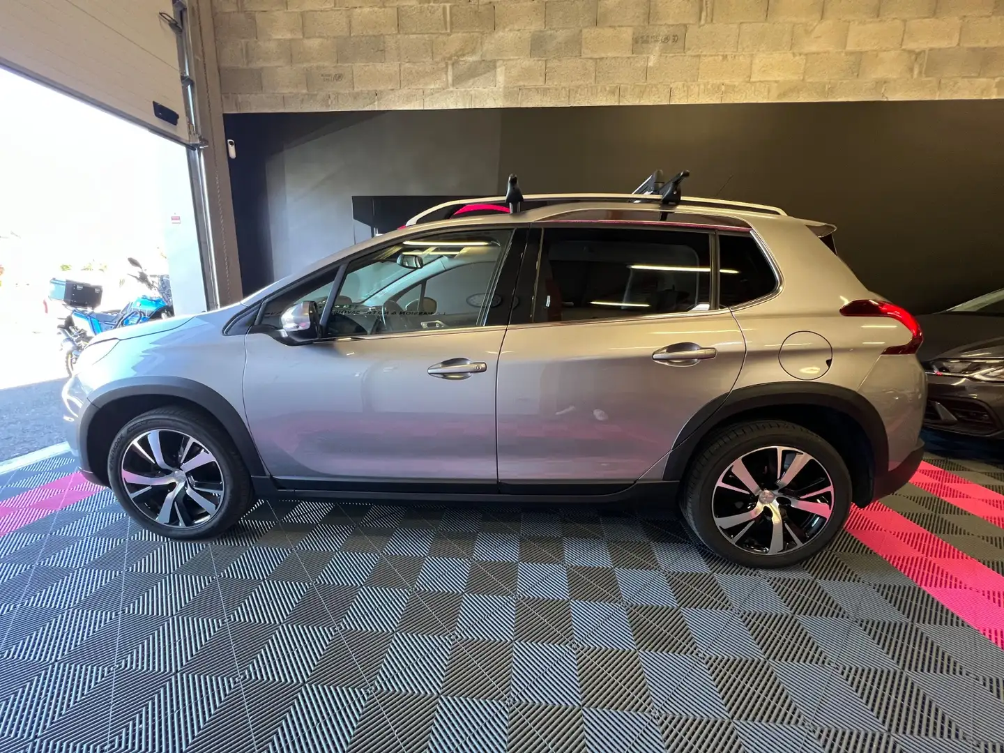 Peugeot 2008 Allure Gris - 2