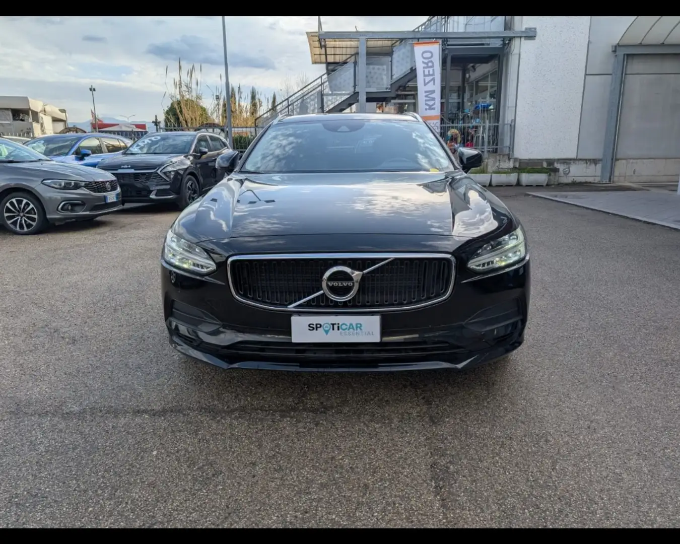 Volvo V90 2.0 D4 Momentum Schwarz - 2