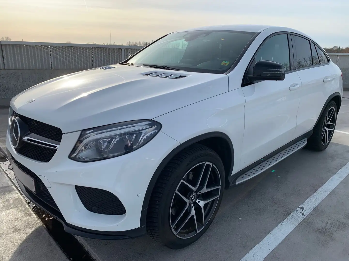 Mercedes-Benz GLE 350 d Coupe 4Matic 9G-TRONIC AMG LINE INTERIOR Blanc - 1