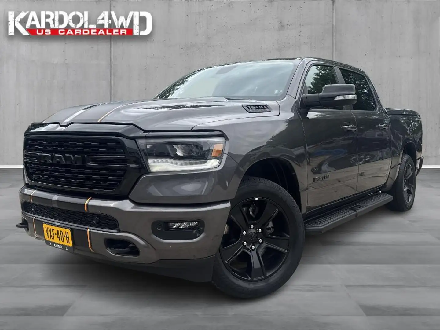 Dodge RAM 1500 5.7 V8 4x4 Crew Cab Big Horn | Special stripi Grijs - 1
