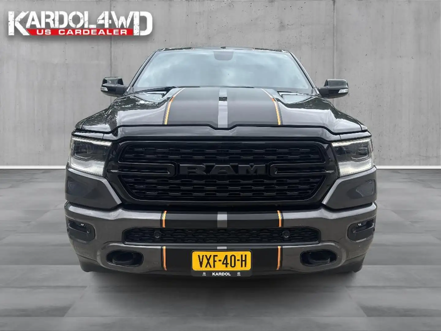 Dodge RAM 1500 5.7 V8 4x4 Crew Cab Big Horn | Special stripi Grijs - 2