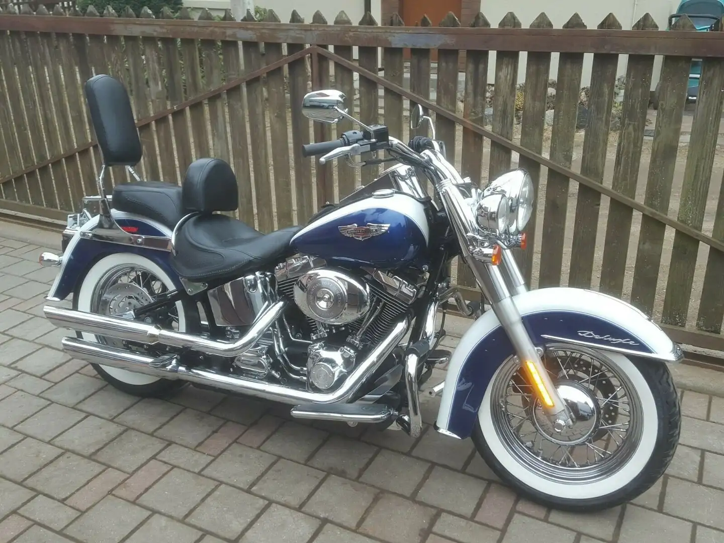 Harley-Davidson Softail Deluxe Biały - 1