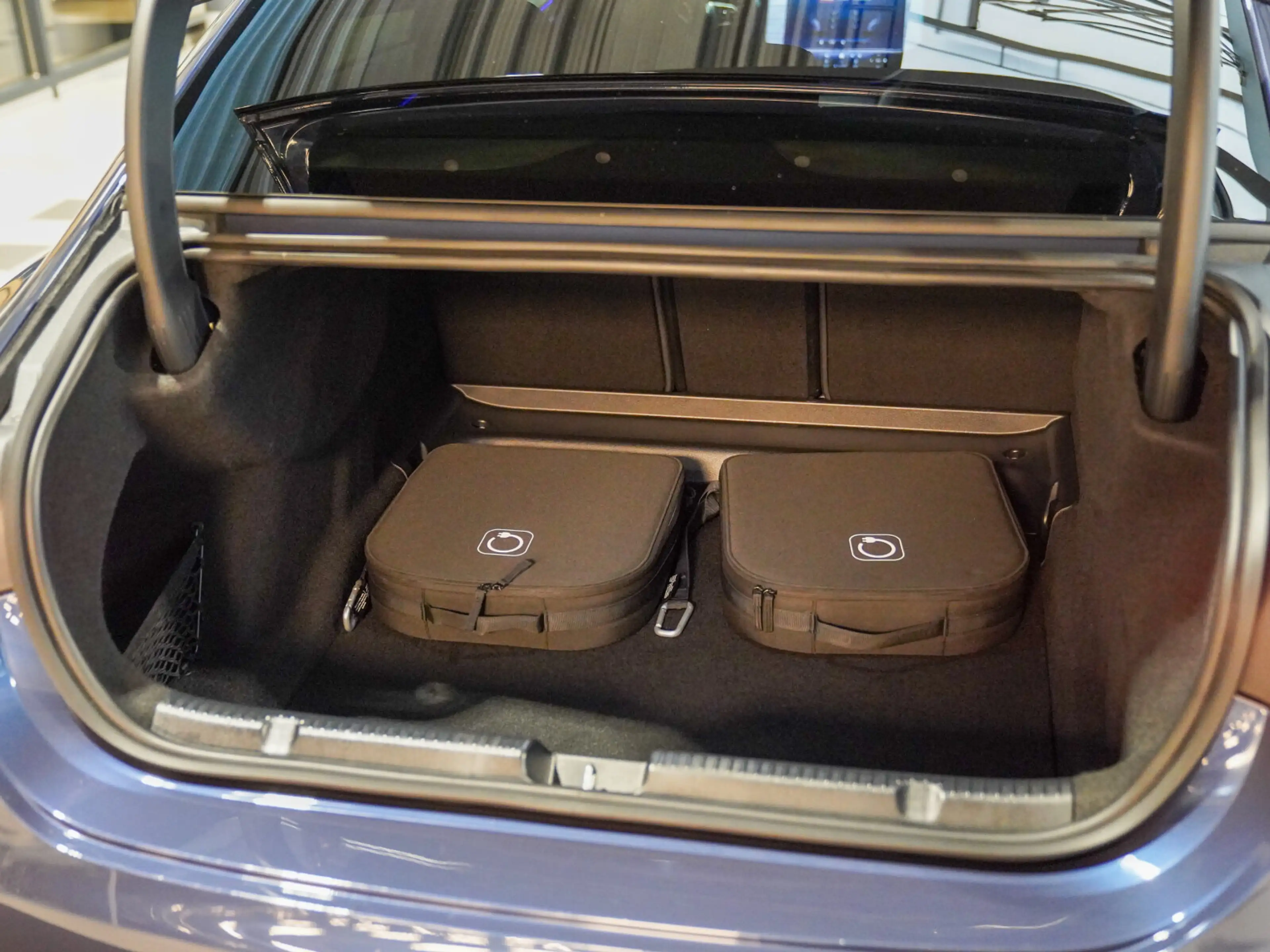 Mercedes-Benz EQE 300 AMG Line Hyperscreen Massage Burmester — photo 4