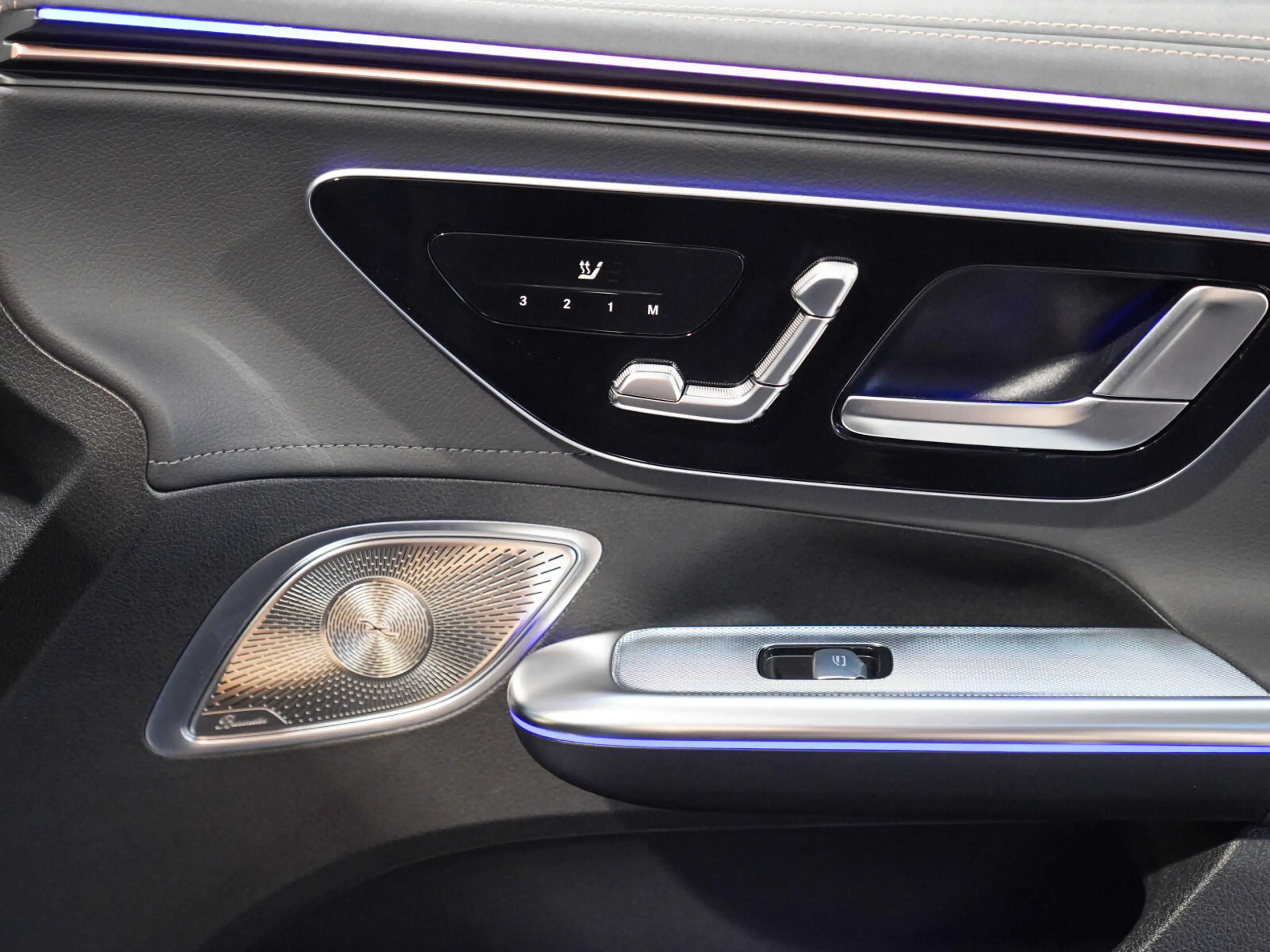 Mercedes-Benz EQE 300 AMG Line Hyperscreen Massage Burmester — photo 11