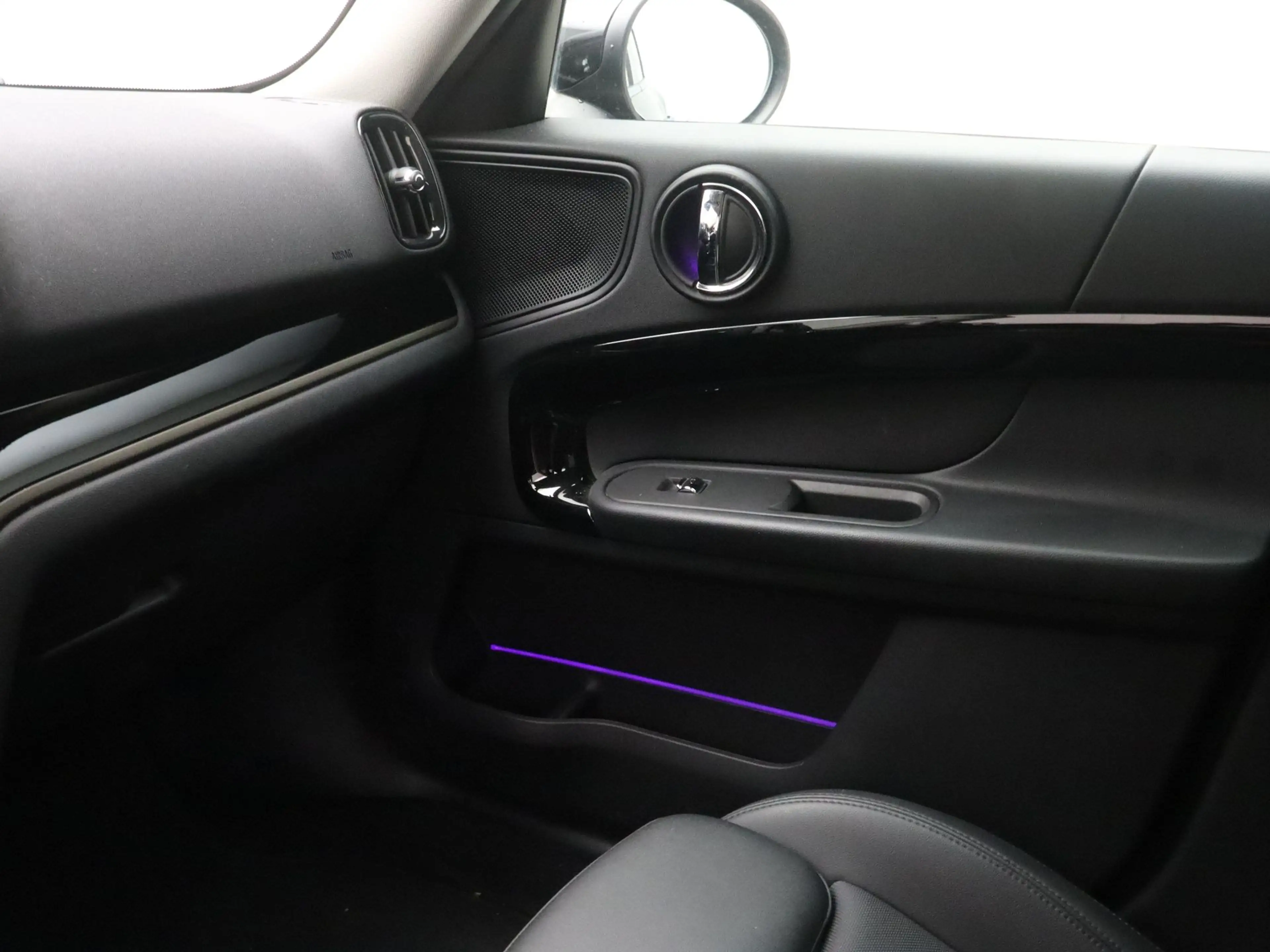 MINI Cooper SE Countryman ALL4 Classic — photo 14