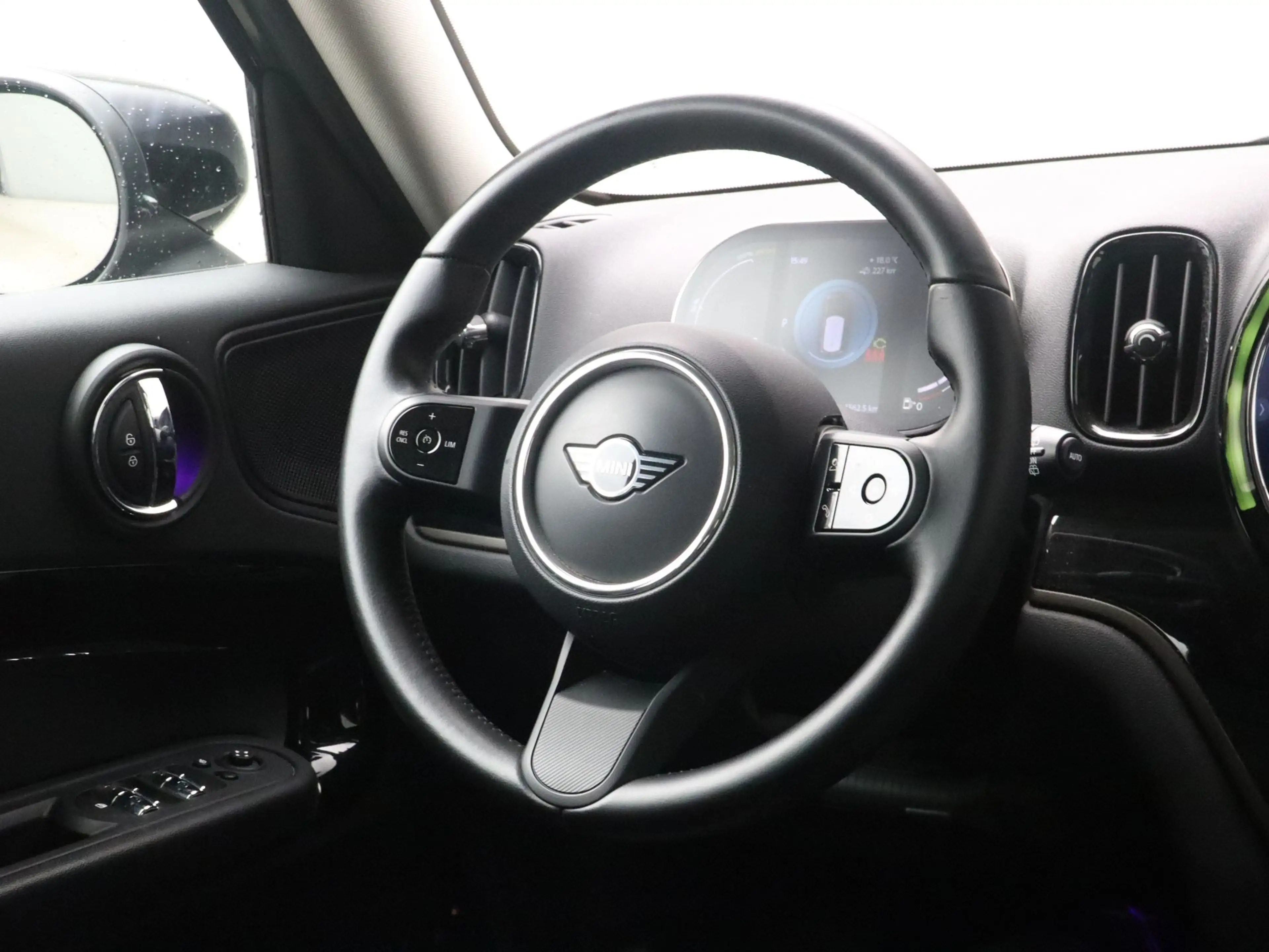 MINI Cooper SE Countryman ALL4 Classic — photo 2