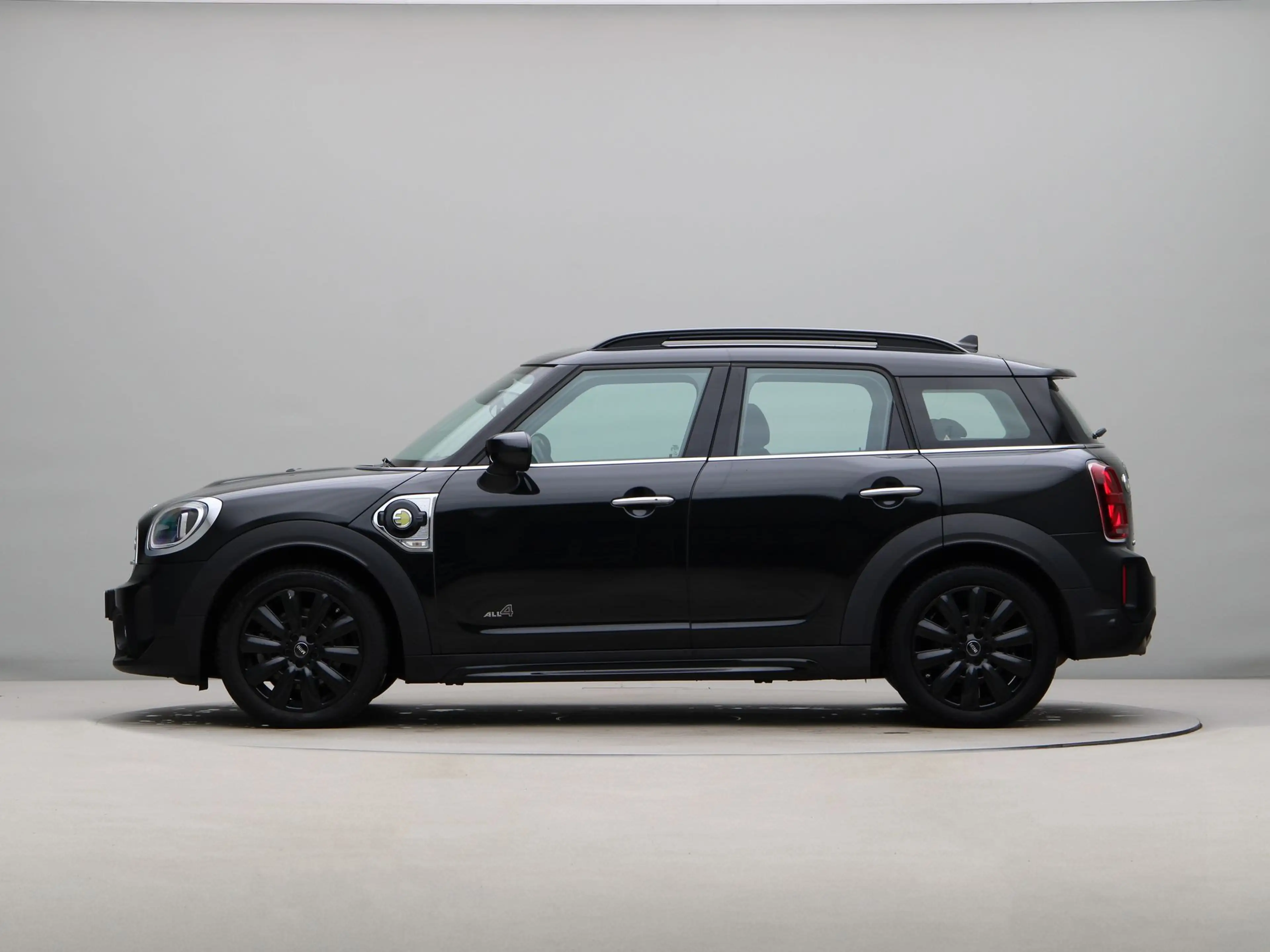 MINI Cooper SE Countryman ALL4 Classic — photo 11