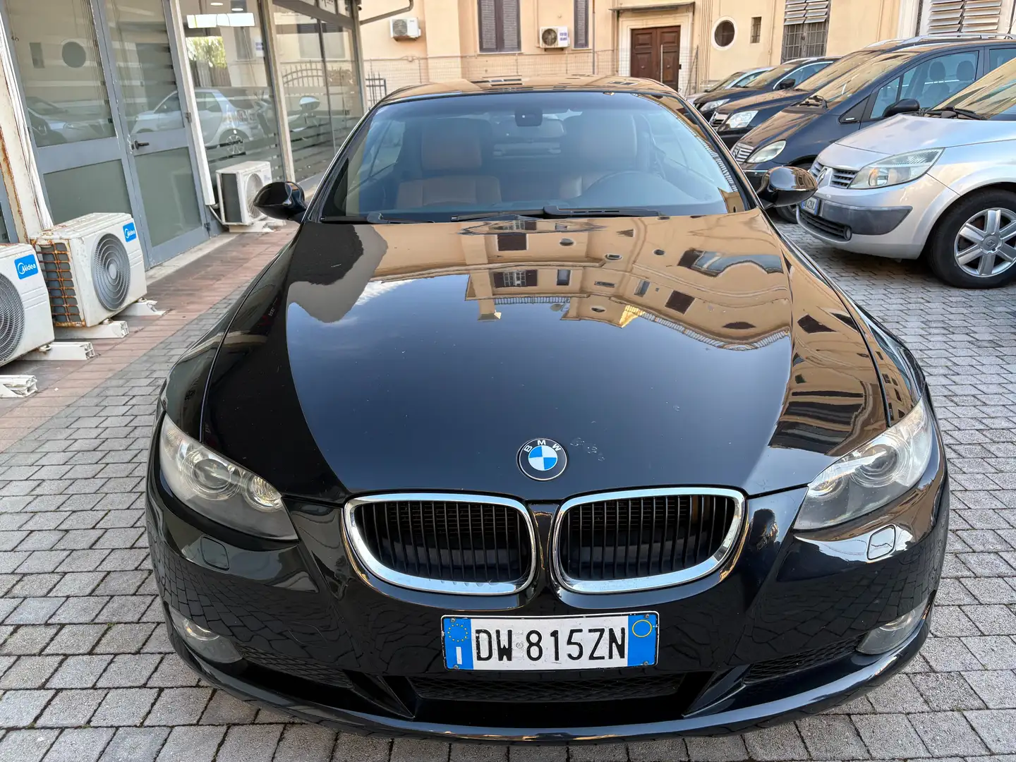 BMW 320 320d Cabrio Futura Zwart - 2