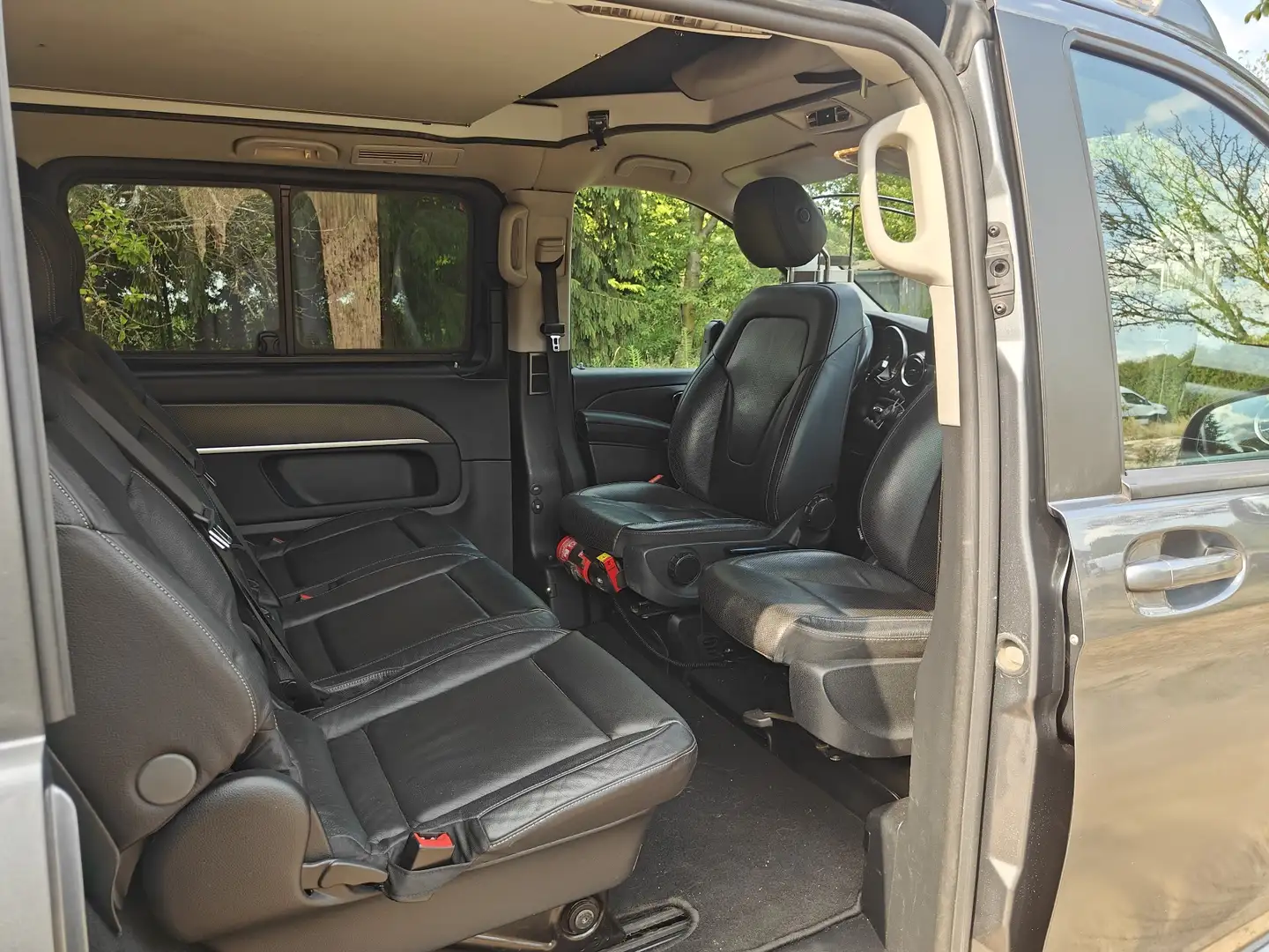 Mercedes-Benz V 300 d lang 4Matic 9G-TRONIC Avantgarde Edition 19 Grijs - 2
