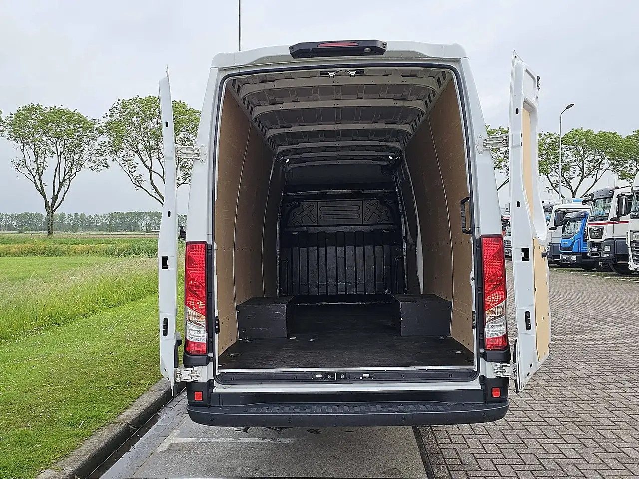 Iveco Daily 2022 — фото 12