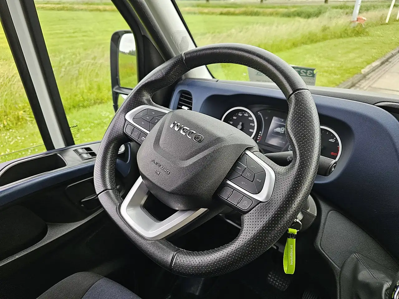 Iveco Daily 2022 — фото 10
