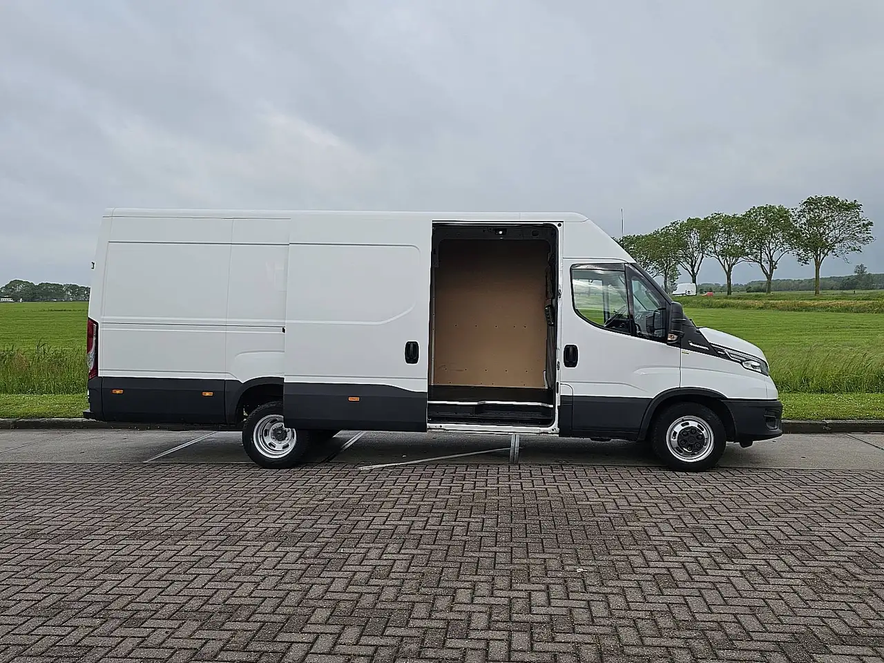 Iveco Daily 2022 — фото 13