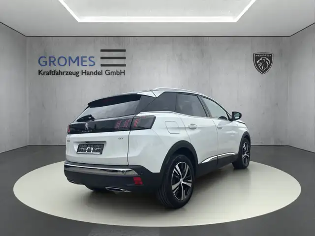 Peugeot 3008 view 3