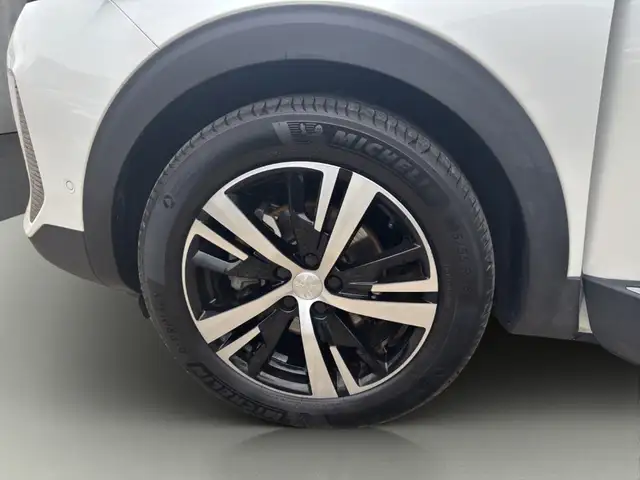 Peugeot 3008 view 11