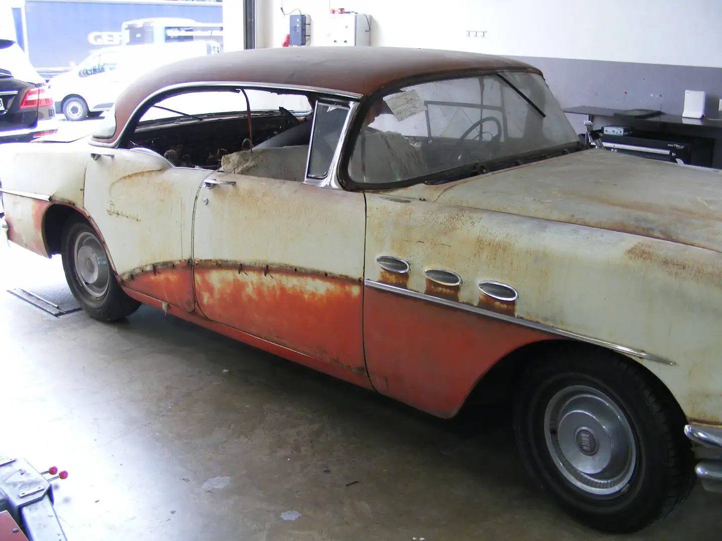 Buick Special 4-Door Hardtop 5.3 V8 Restauration/Teileträger Beige - 2