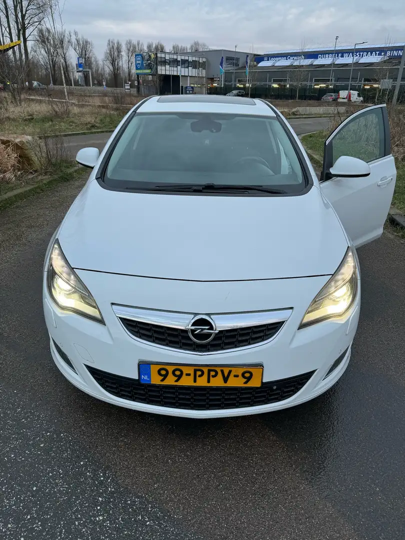 Opel Astra 1.4 Turbo Sport bijela - 1