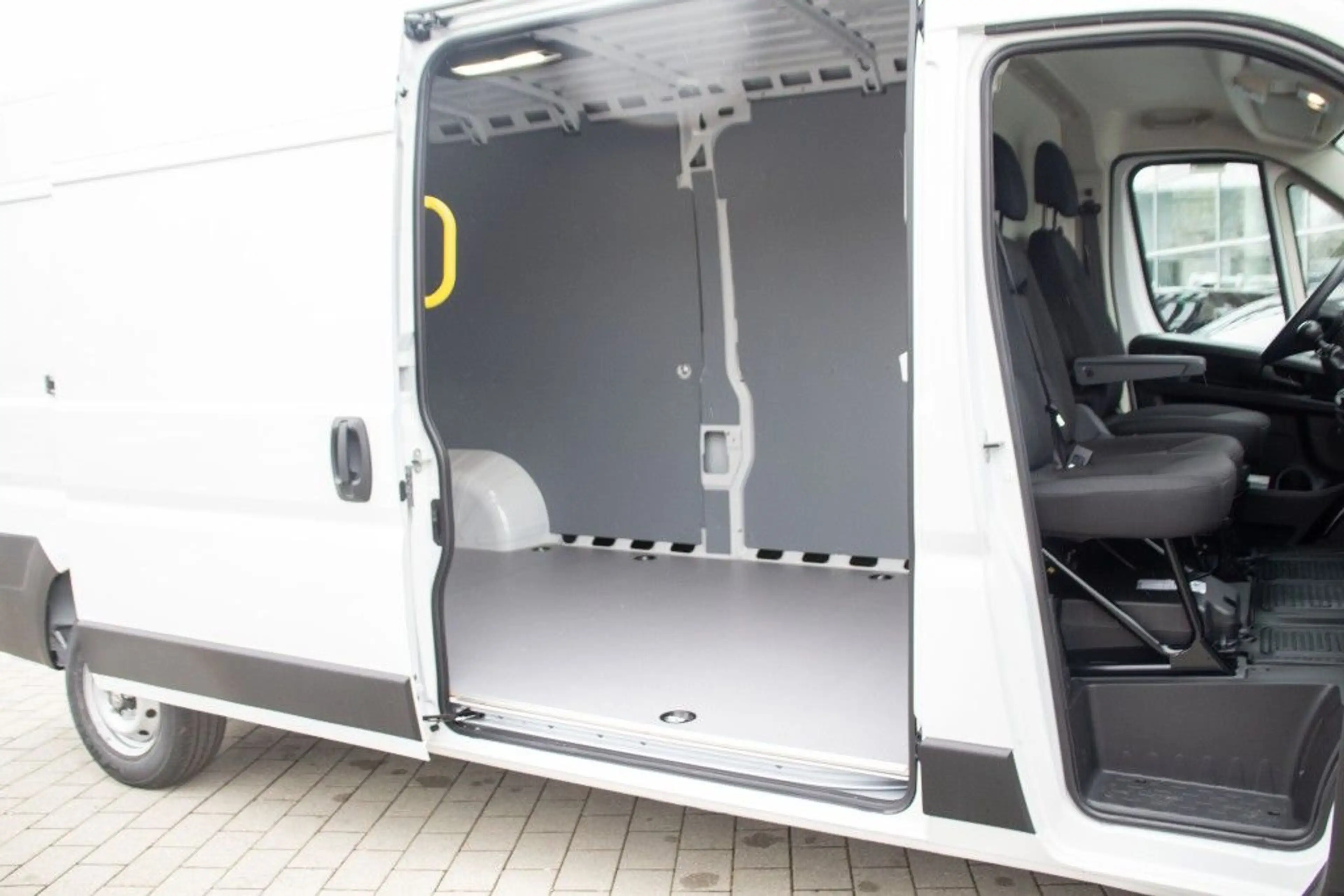 Toyota Proace Max 2.2-l-D 35 L3H2 Work — photo 15