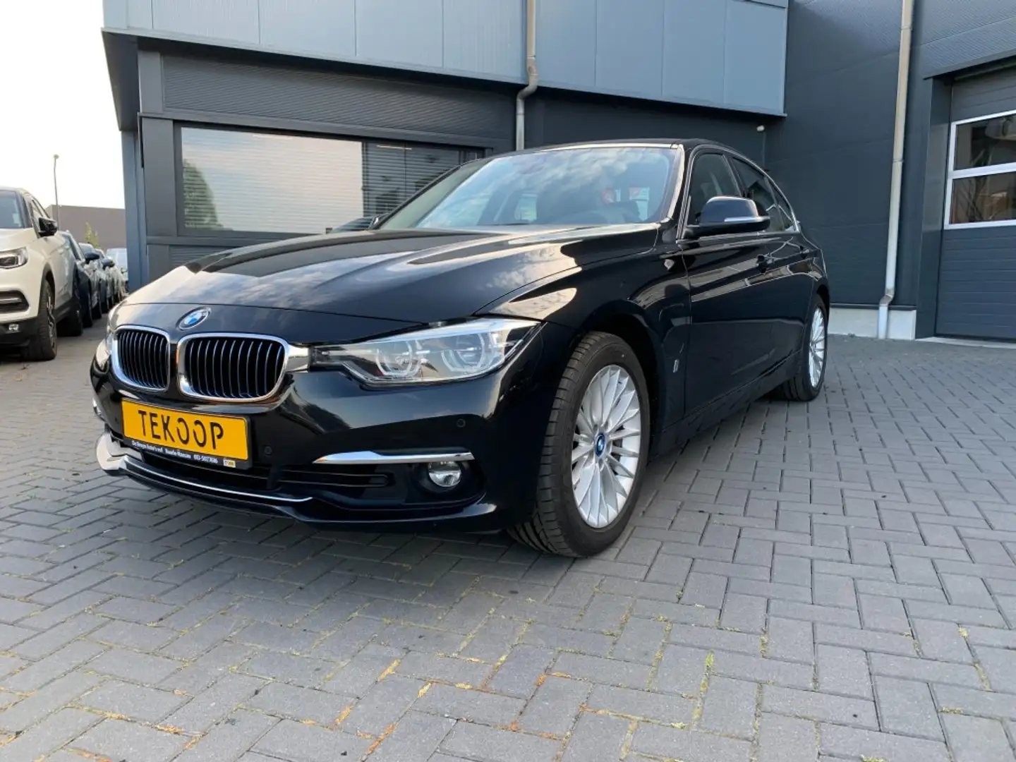 BMW 330 330e Hybride Aut.High-Executive Navigatie Leder Zwart - 1