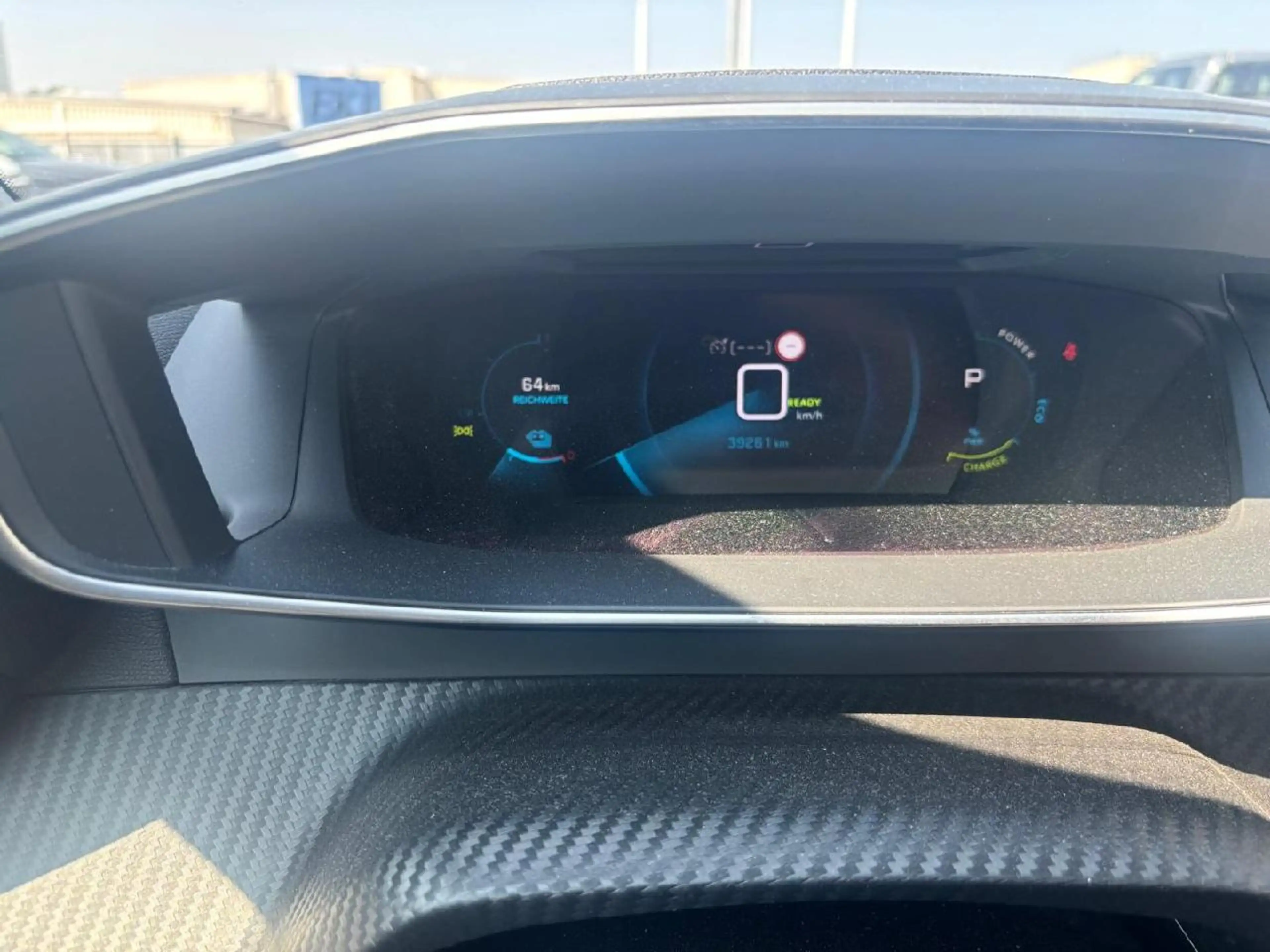 Peugeot e-2008 e- GT Pack — photo 14