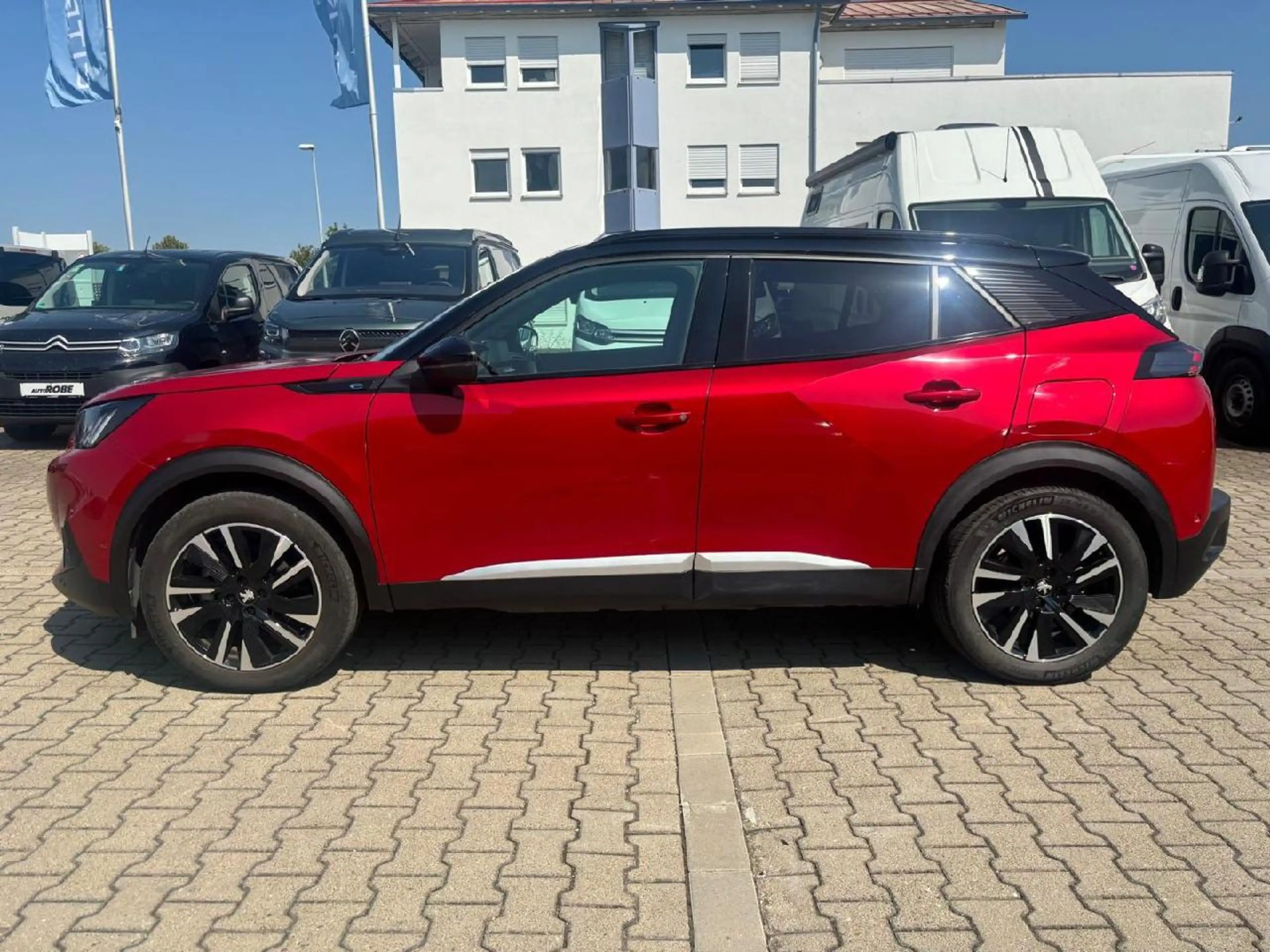 Peugeot e-2008 e- GT Pack — photo 6