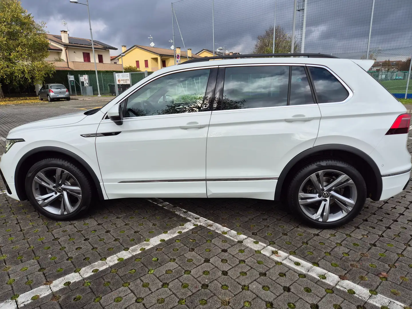 Volkswagen Tiguan Tiguan 2.0 tdi R-Line BM 4motion dsg 150CV Bianco - 1