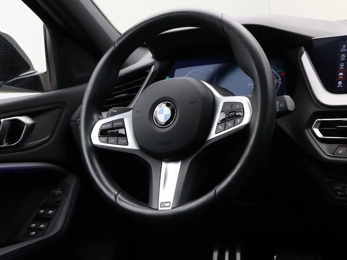 BMW 118 1 Serie 118i Model M Sport - Panorama Dak - Trekha Blanc - 2