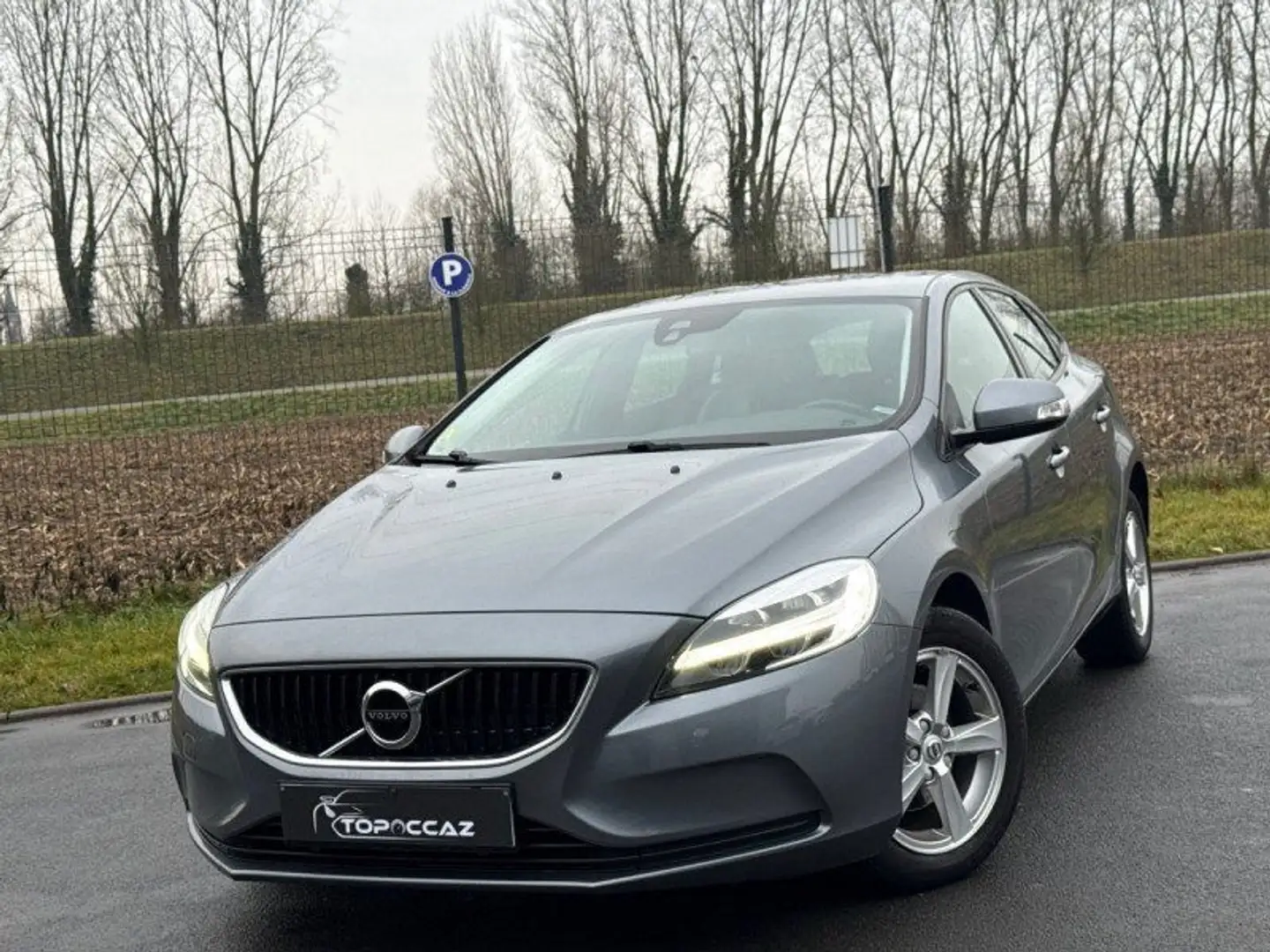 Volvo V40 D2 ECO 120CH MOMENTUM * 100.000KM * 10/2017 * 1ERE MAIN Gris - 1
