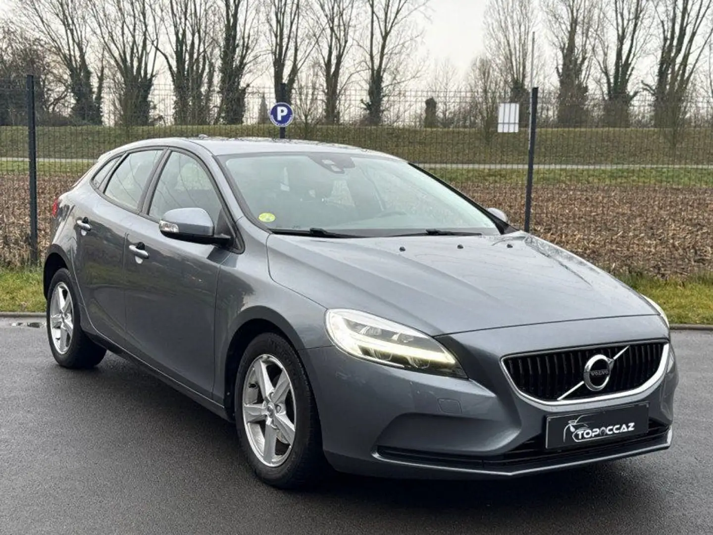 Volvo V40 D2 ECO 120CH MOMENTUM * 100.000KM * 10/2017 * 1ERE MAIN Gris - 2