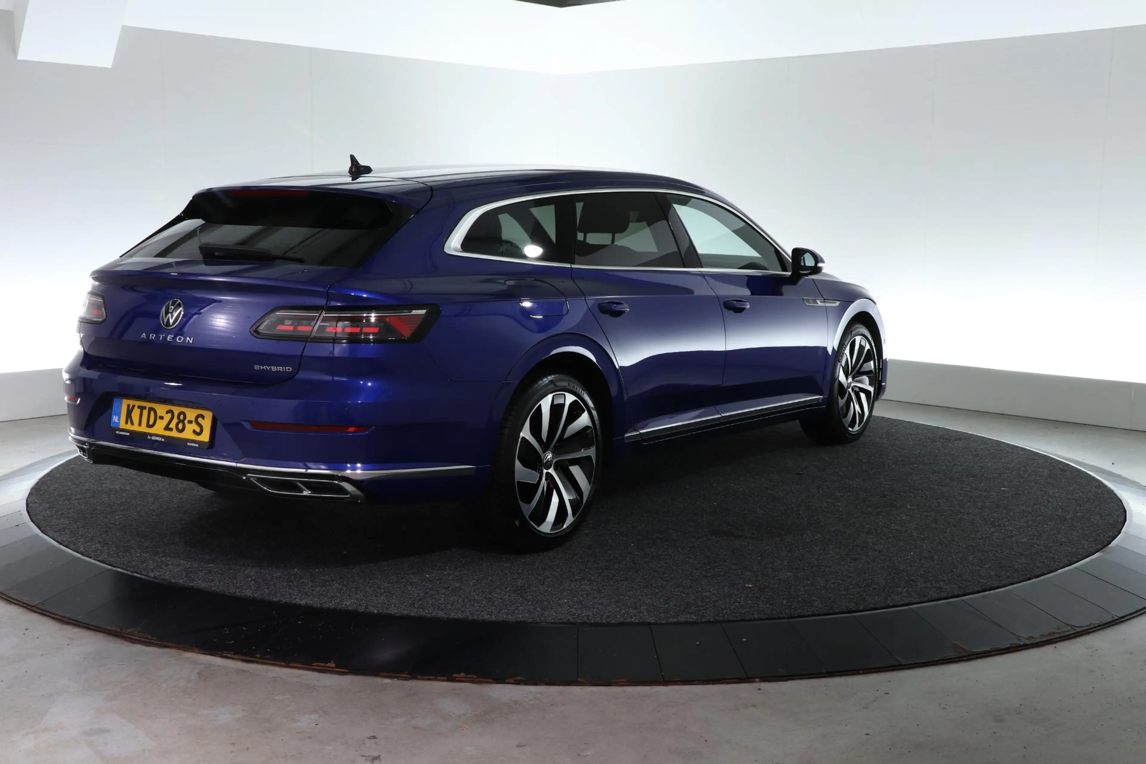 Volkswagen Arteon Shooting Brake 1.4 TSI eHybrid R-Line Business+ | — photo 2