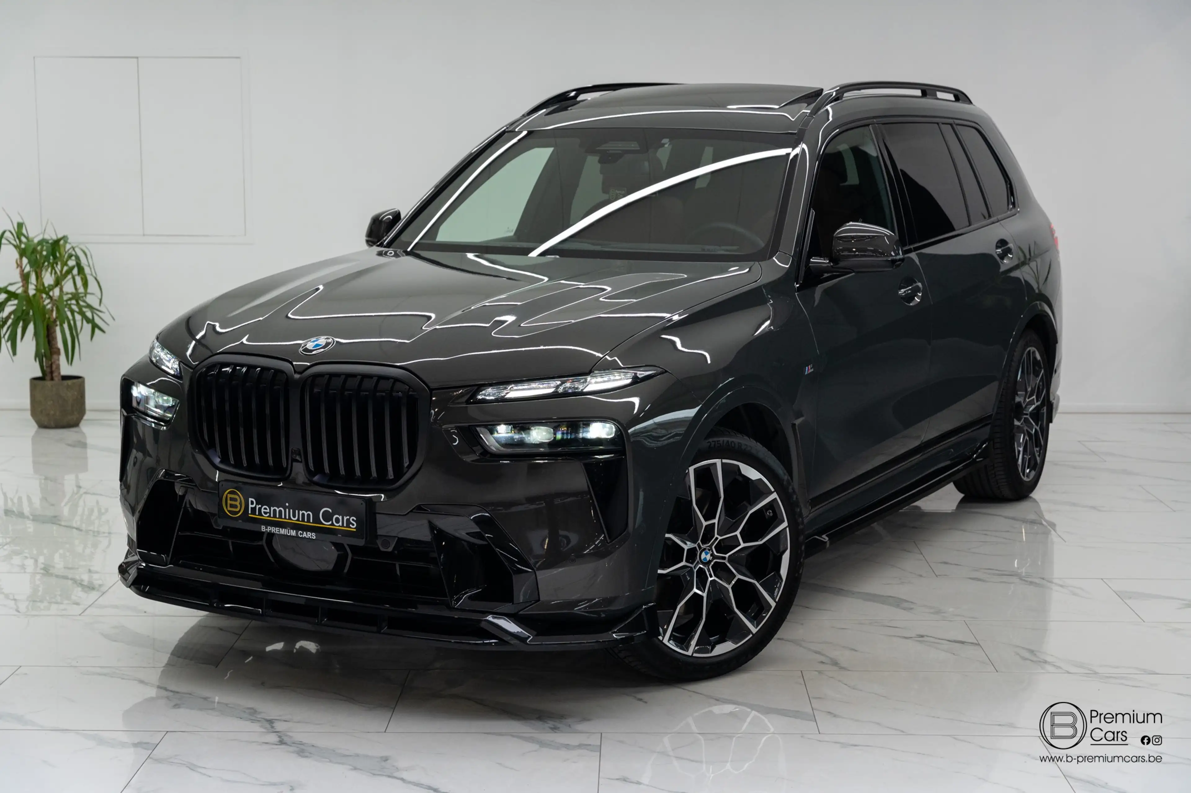 BMW X7 xDrive 40d M-pack pro bodykit! Full options! B&W! Carbon! — photo 2
