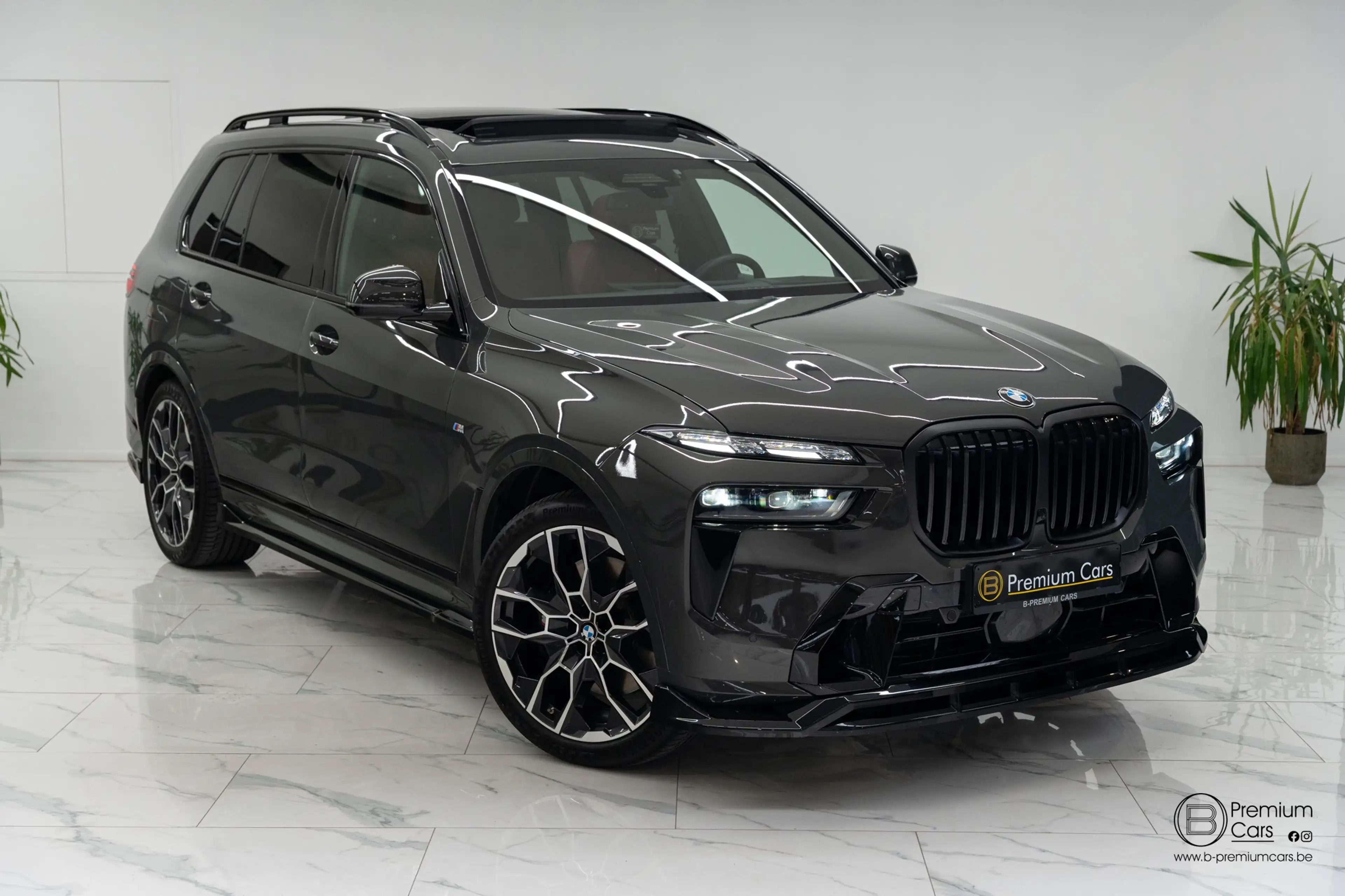 BMW X7 xDrive 40d M-pack pro bodykit! Full options! B&W! Carbon! — photo 9