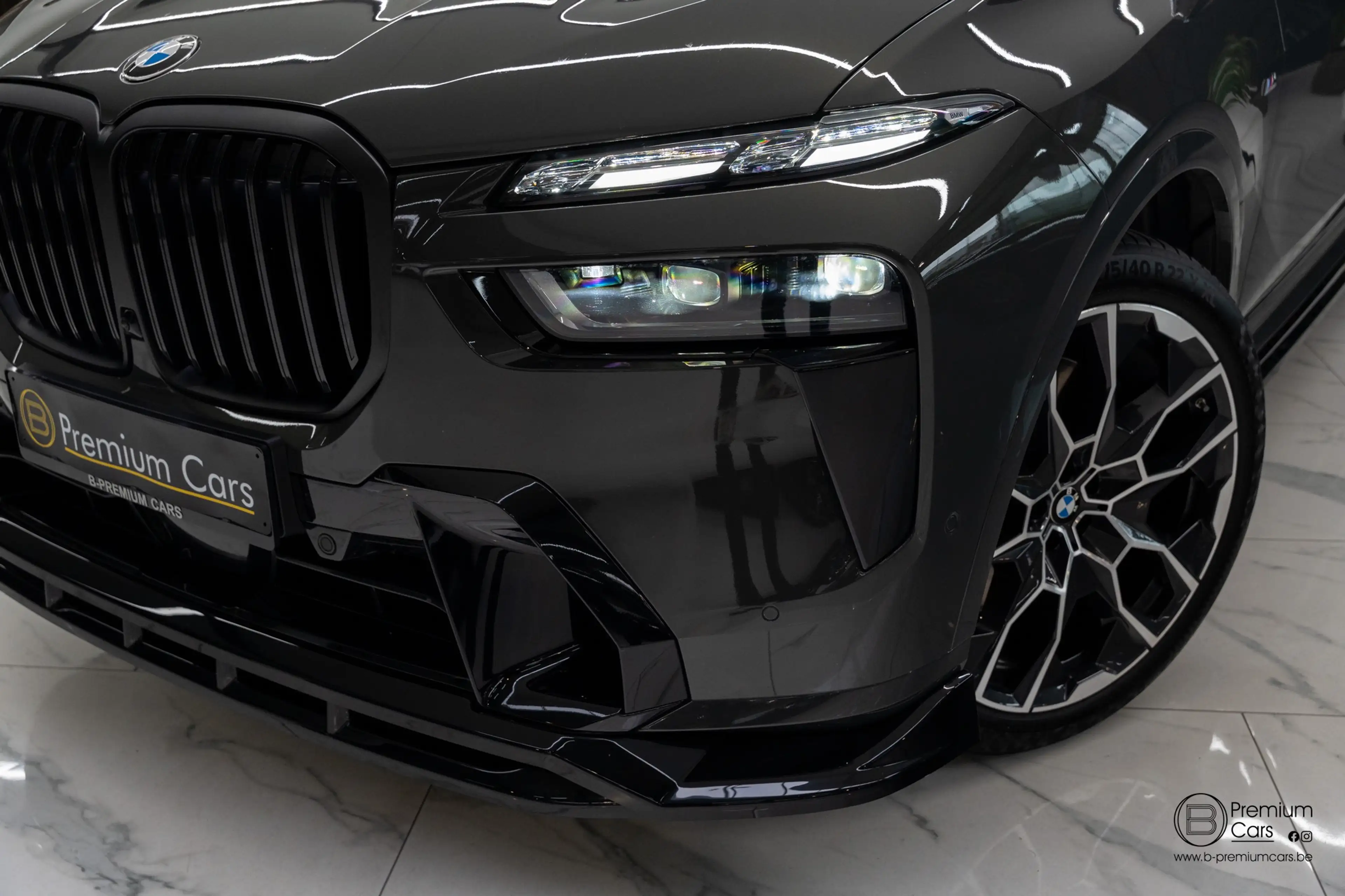 BMW X7 xDrive 40d M-pack pro bodykit! Full options! B&W! Carbon! — photo 3