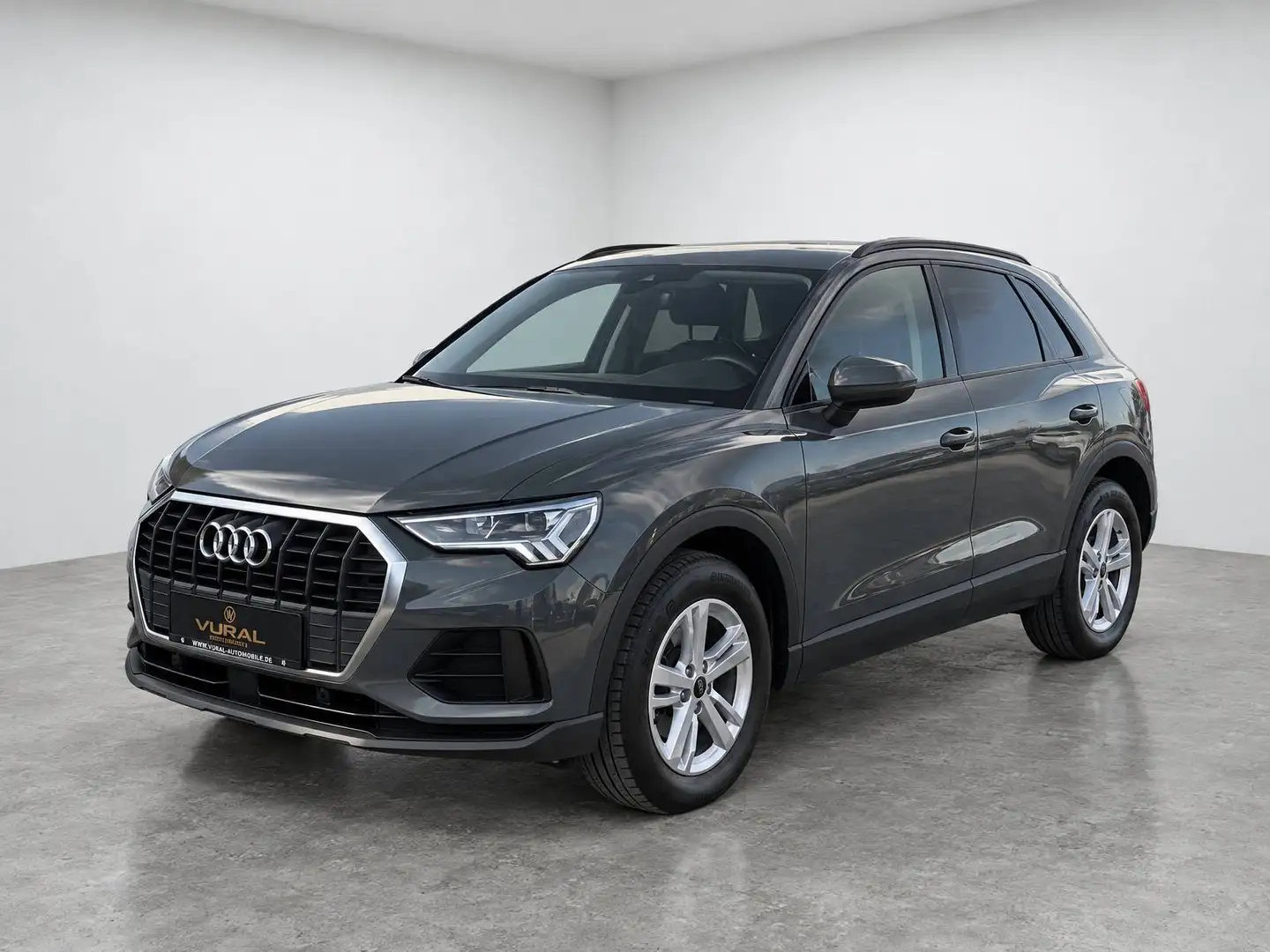Audi Q3 35 TDI S-tronic | Matrix LED | Assistenz-Paket | Rückfahrkamera | Keyless | 1.Besitzer | Grau - 2