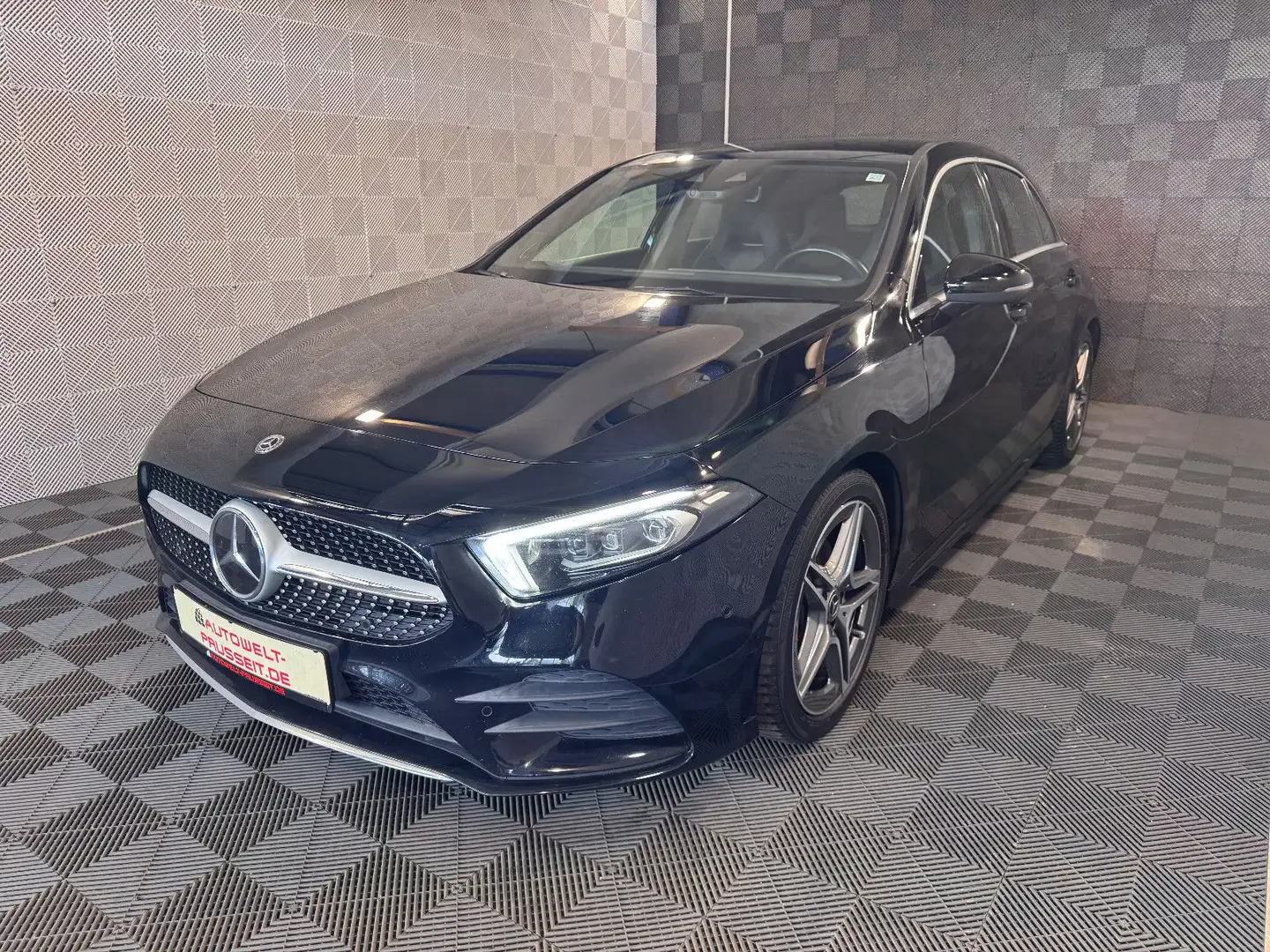Mercedes-Benz A 200 *AMG*BURMESTER-R.KAM-ACC-LED-MBUX-NAVI-18" Schwarz - 2