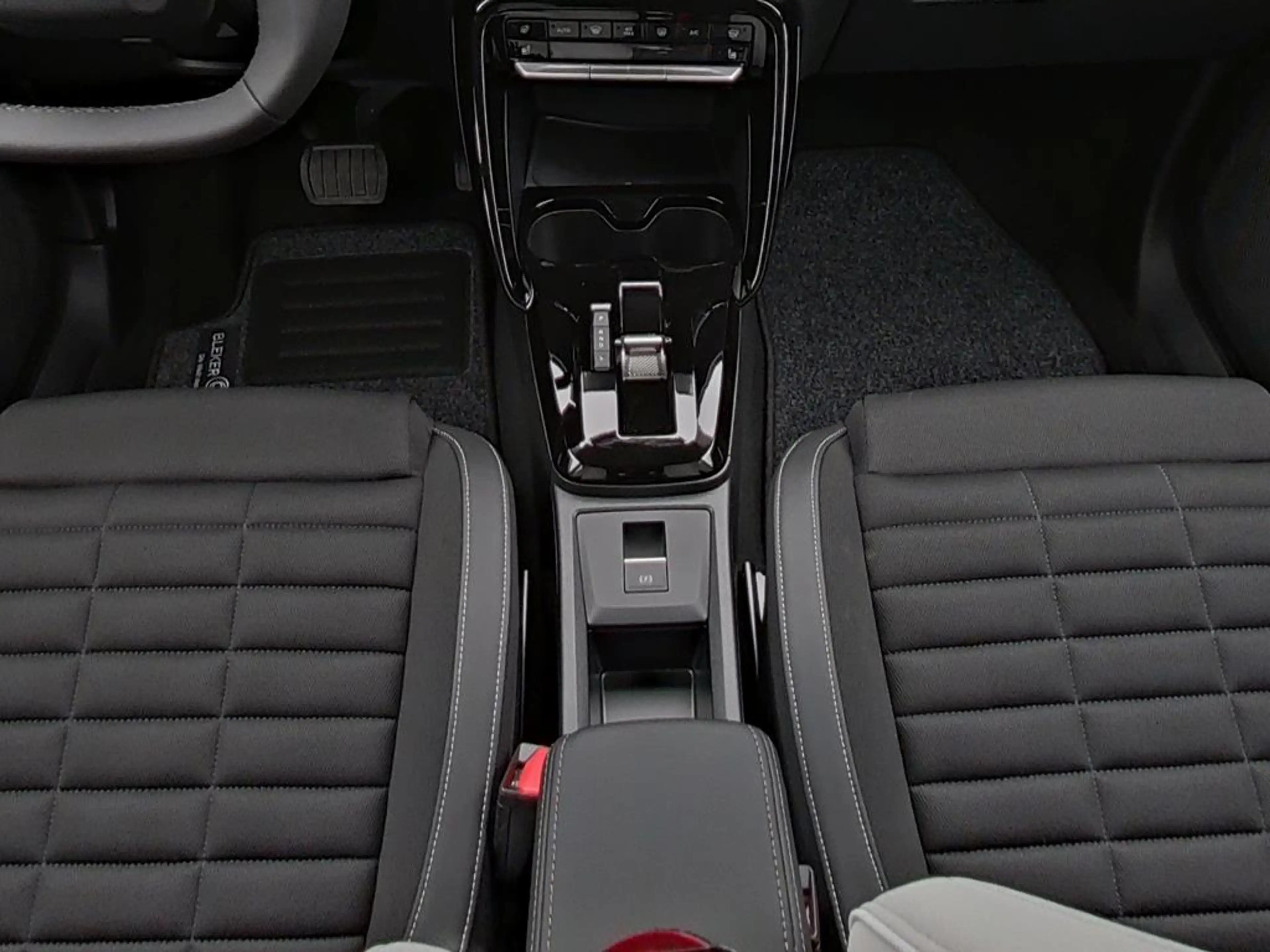 Citroen C3 Aircross Hybrid 145 Doppelkupplung 6-Gang MAX — photo 15