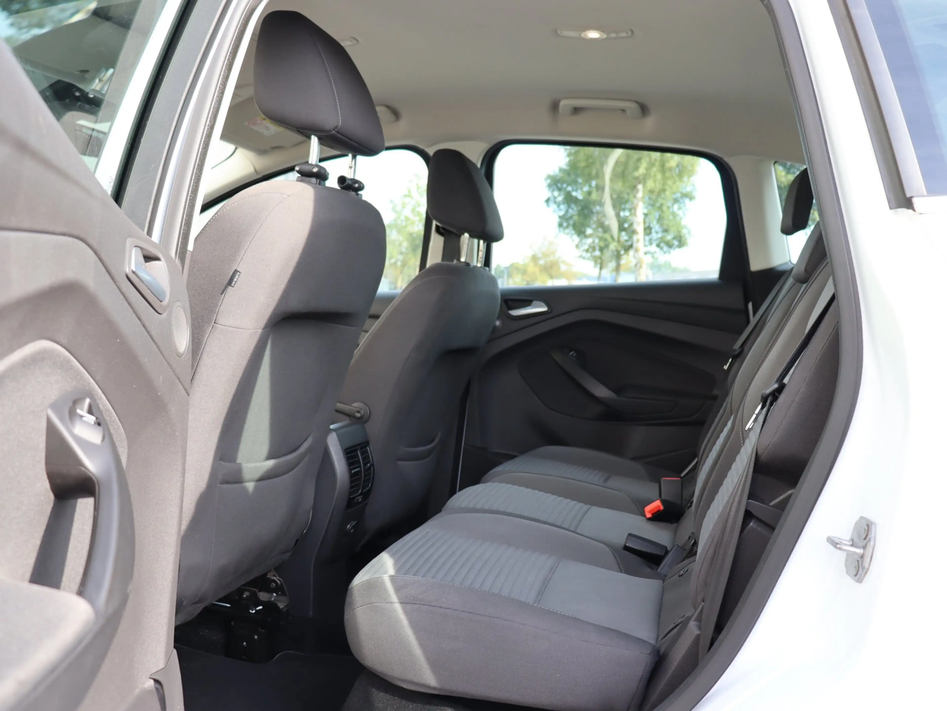 Ford C-Max 1.5 TDCi Titanium navi LM airco org NL — photo 9