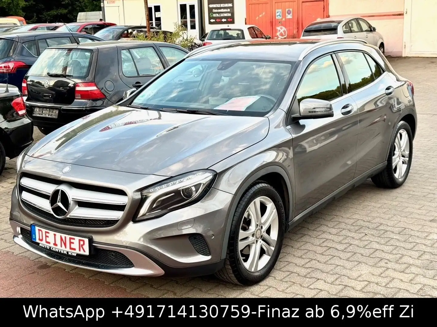 Mercedes-Benz GLA 200 URBAN-XENON-TEM-AHK-LEDER-PDC-SHFT-61TKM Grau - 1