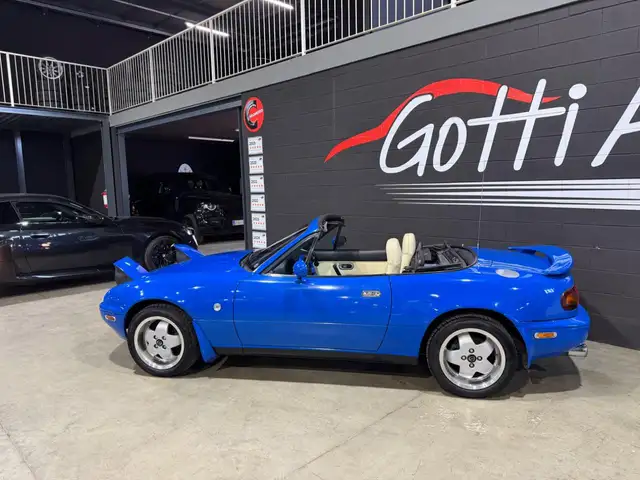 Mazda MX-5 view 4